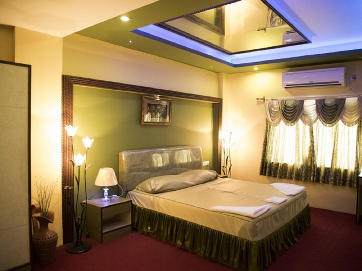 Hotel Sunshine Baharampur Bagian luar foto