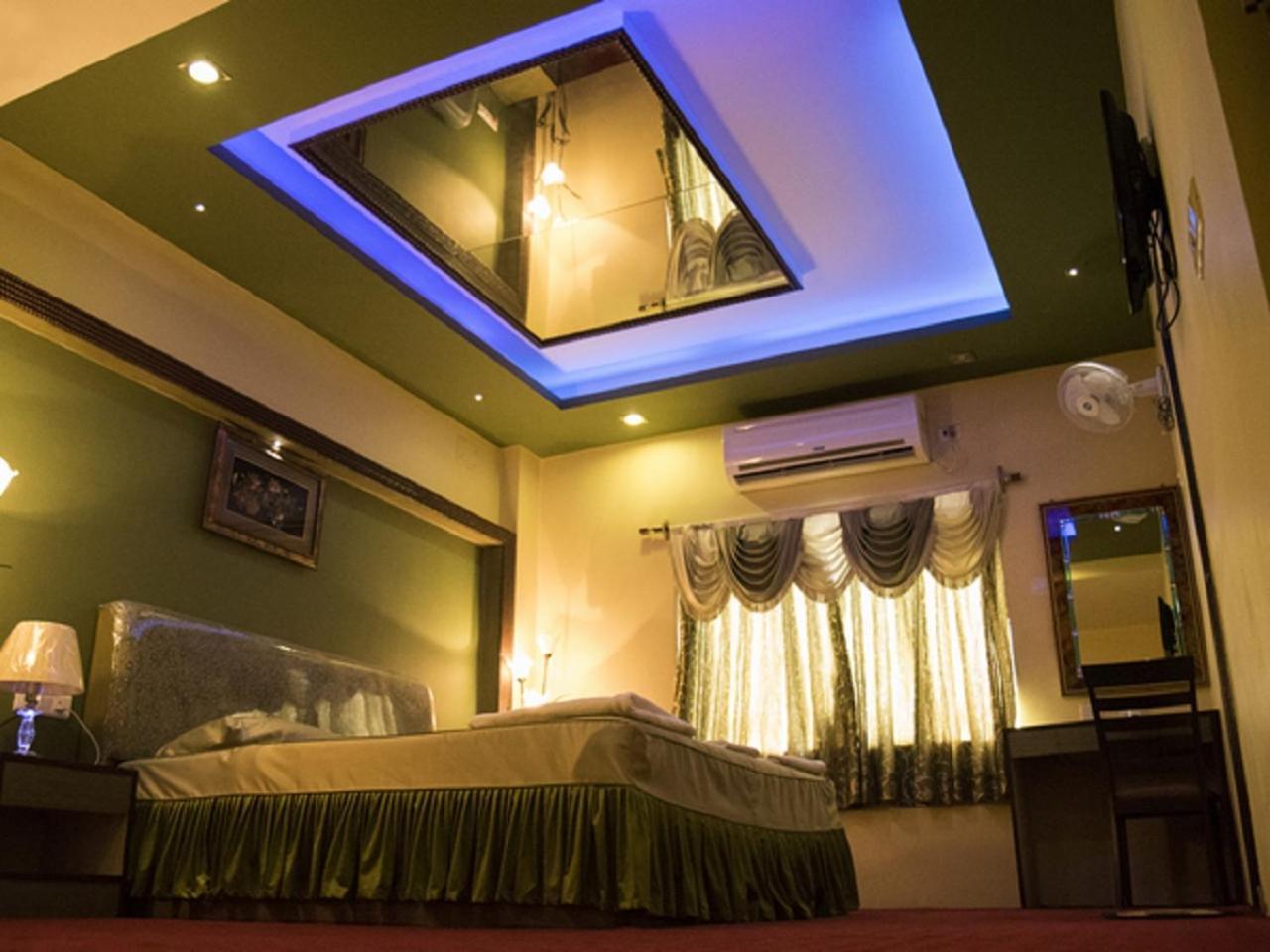 Hotel Sunshine Baharampur Bagian luar foto